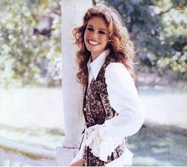 JULIA ROBERTS